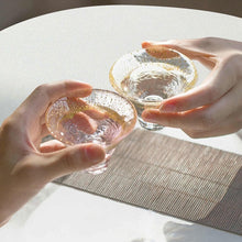 將圖片載入圖庫檢視器 東洋佐佐木 富士山金绀(白まぶし)玻璃招福杯 - 金箔白➕粉對杯
